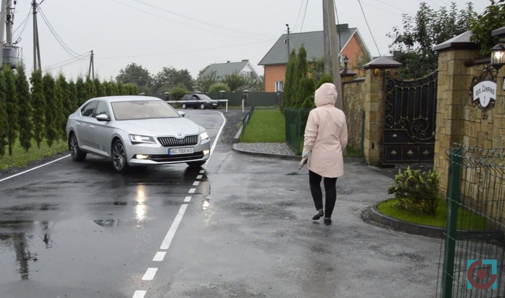 Будинок та автомобіль Олександр Кватирка