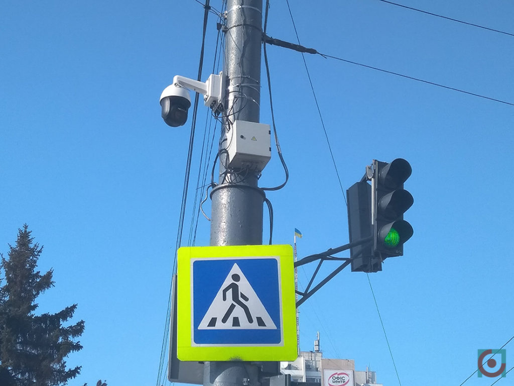 відеокамера навпроти ЦУМу