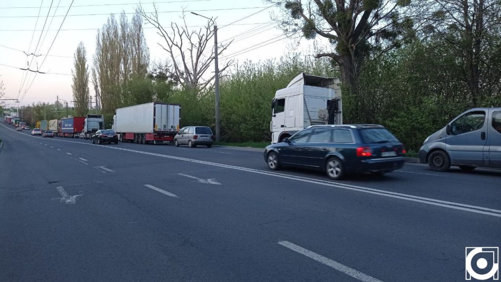 черги на заправці