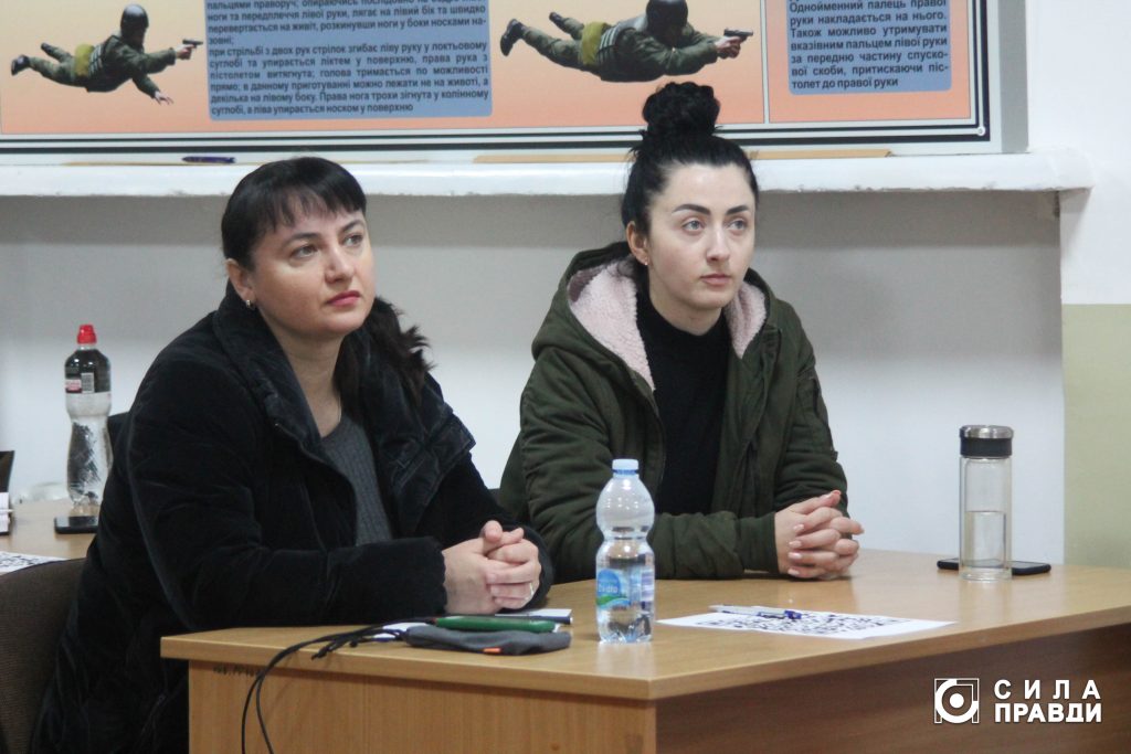 Слухачі лекції "Перша психологічна допомога", організованого Центром готовності цивільних спільно з Волонтерським штабом "Ангар" та Фондом Сергія Притули