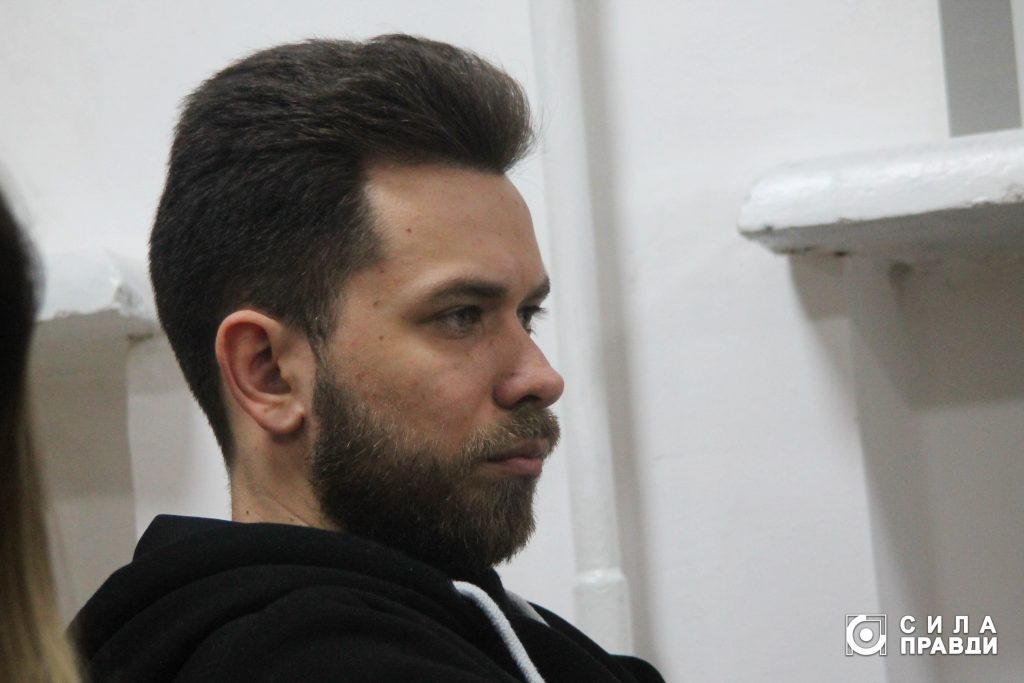 Слухачі тренінгу від волонтерського штабу "Ангар" слухають про надання першої психологічної допомоги